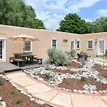 Dos Hermanas 4, 5, 6 & 8 Downtown Courtyard Holiday home