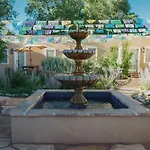 Dos Hermanas 4, 5, 6 & 8 Downtown Courtyard Holiday home *