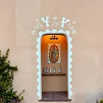 Dos Hermanas 4, 5, 6 & 8 Downtown Courtyard